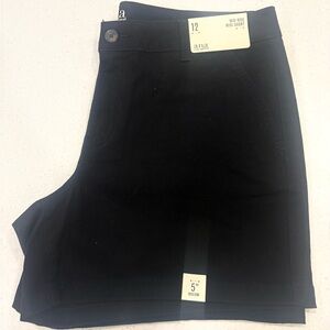 a.n.a. Women's Black Mid-Rise Chino Shorts New with tags